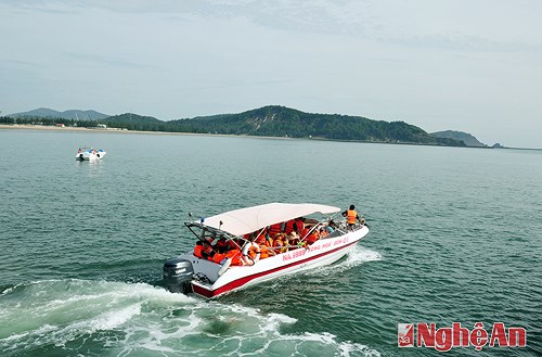 du_thuyen_du_lich_dao_ngu_cua_lo