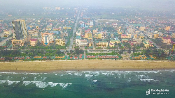 phuong_thu_thuy__thi_xa_cua_lo_nhin_tu_tren_cao