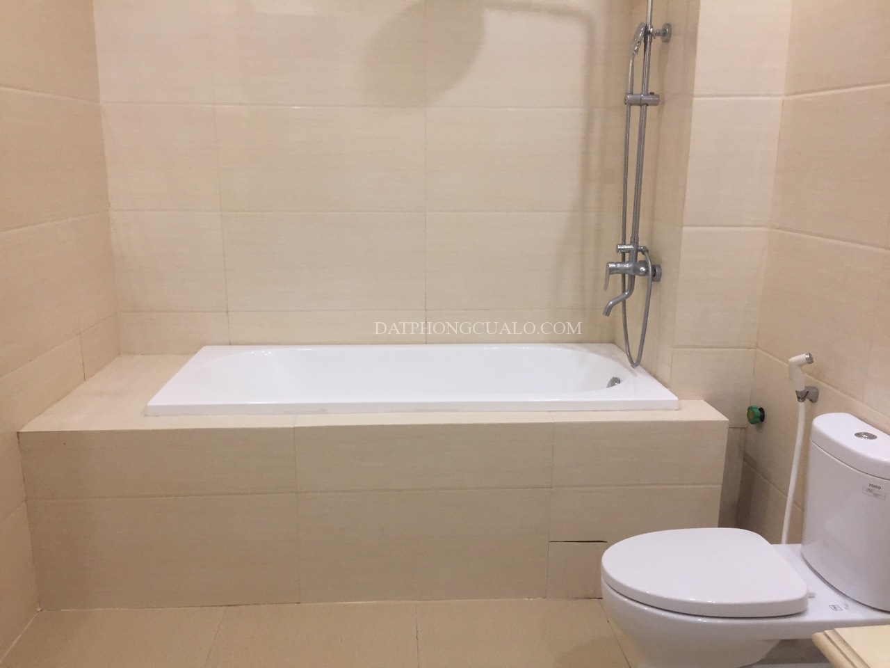 khach-san-sen-vang-cua-lo-phong-tam