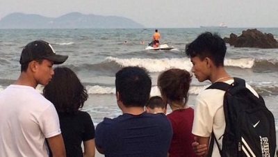 Nghệ An: Chụp ảnh kỷ yếu, hai học sinh mất tích trên biển