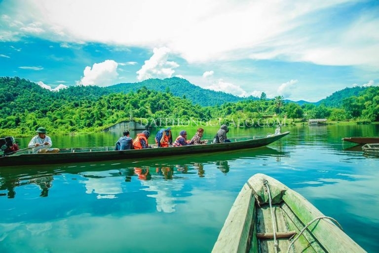 Tour Cửa Lò - Con Cuông: Du thuyền Sông Giăng - Tắm Thác Khe Kèm